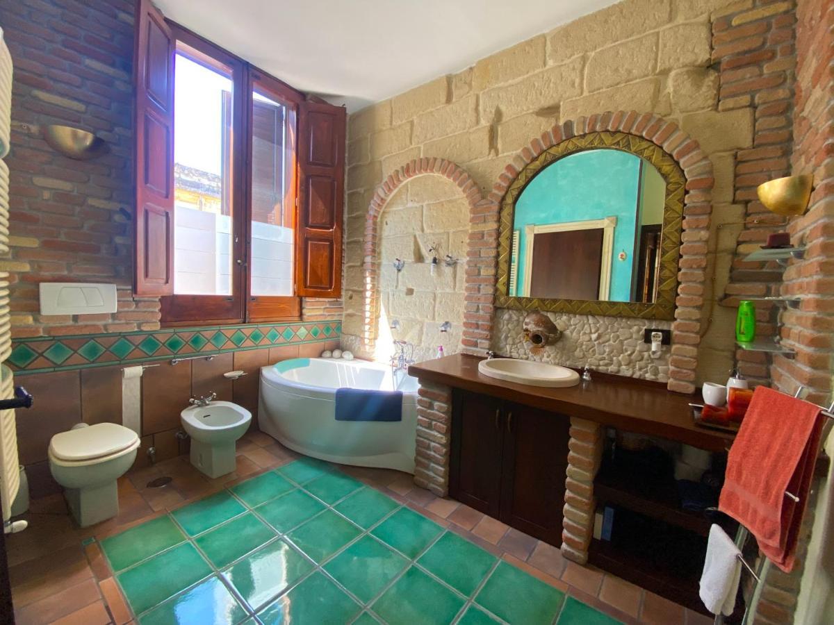 Casa Chiara, Roof Terrace, 100M To The Historical Center Apartment Lecce Bagian luar foto